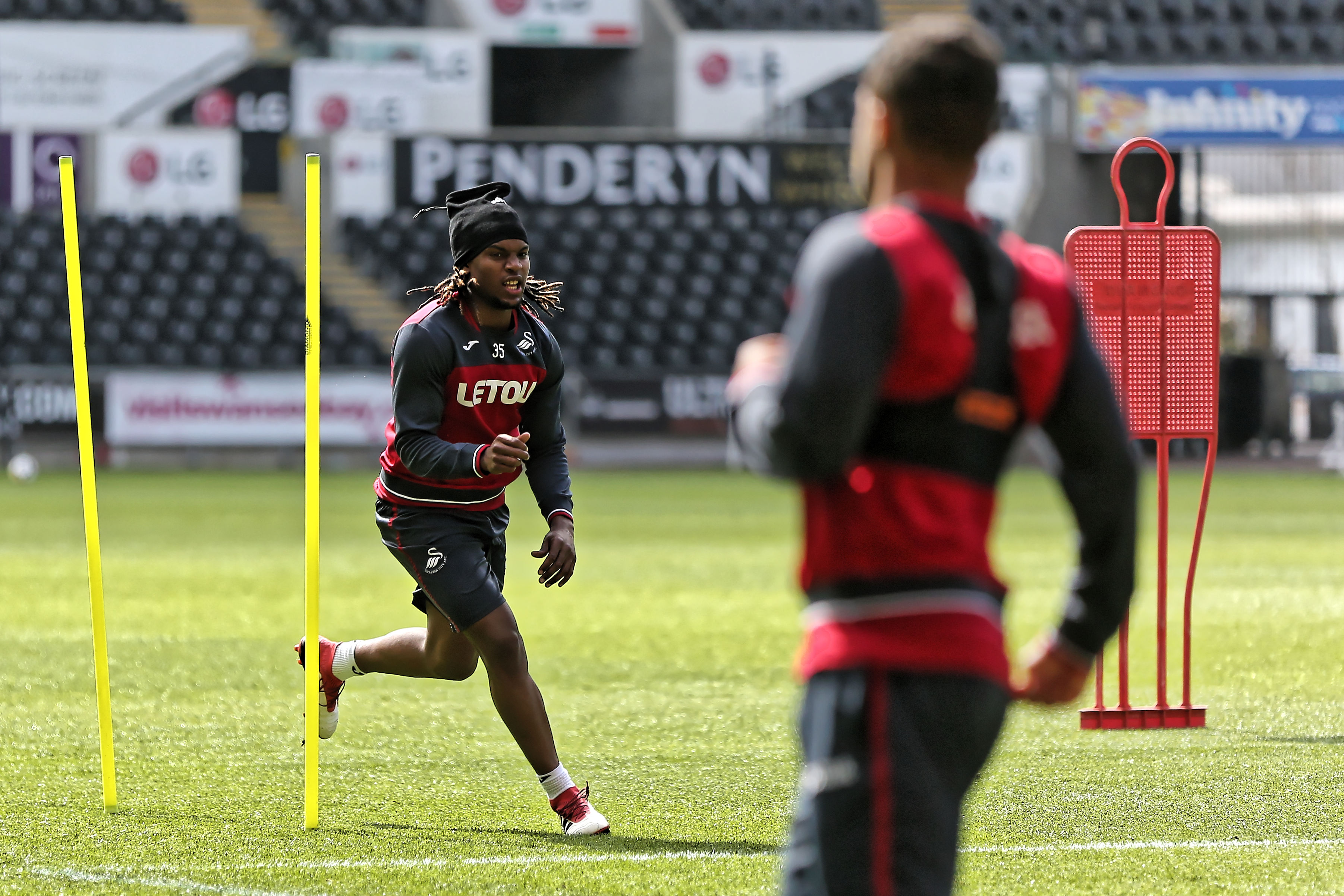 Gallery: Jack Army at the Liberty | Swansea3605 x 2403